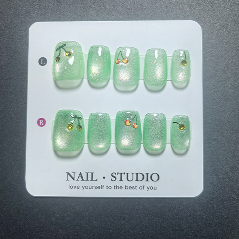 Unghie Finte Cat Eye Press-on  - Nail Art Eye Cat recensione e prezzo