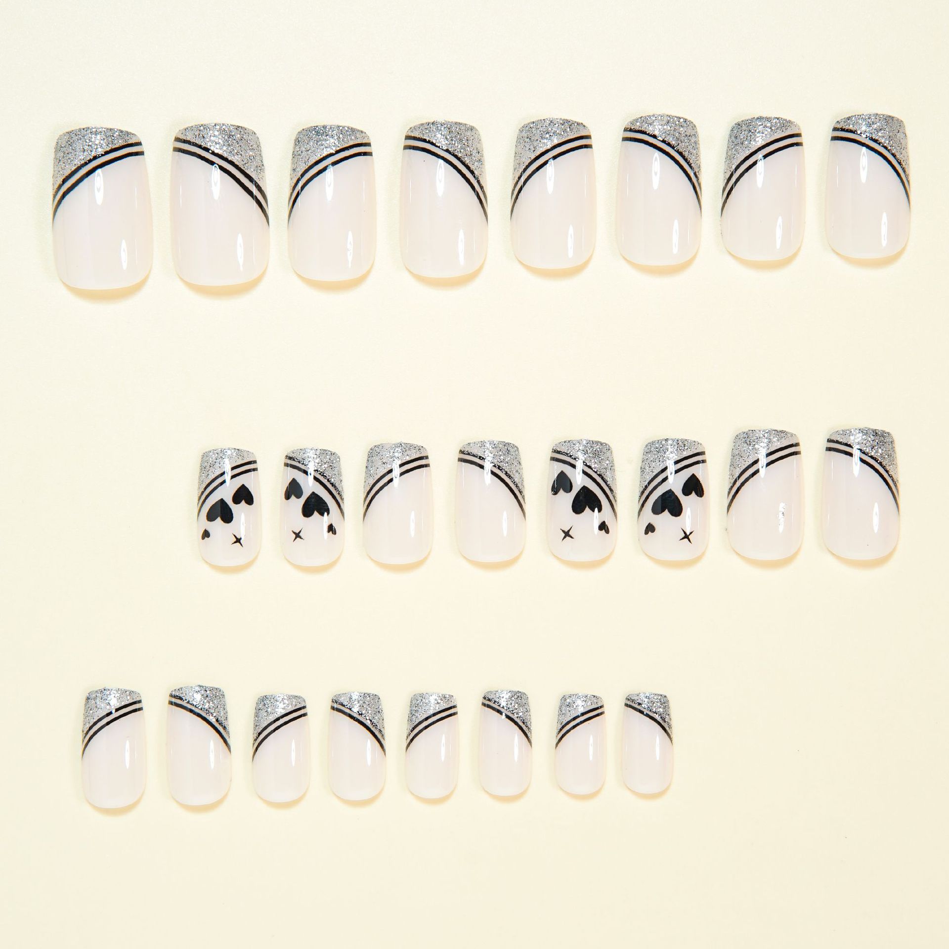 Unghie finte quadrate corte pe - Nail Art Gliter recensione e prezzo