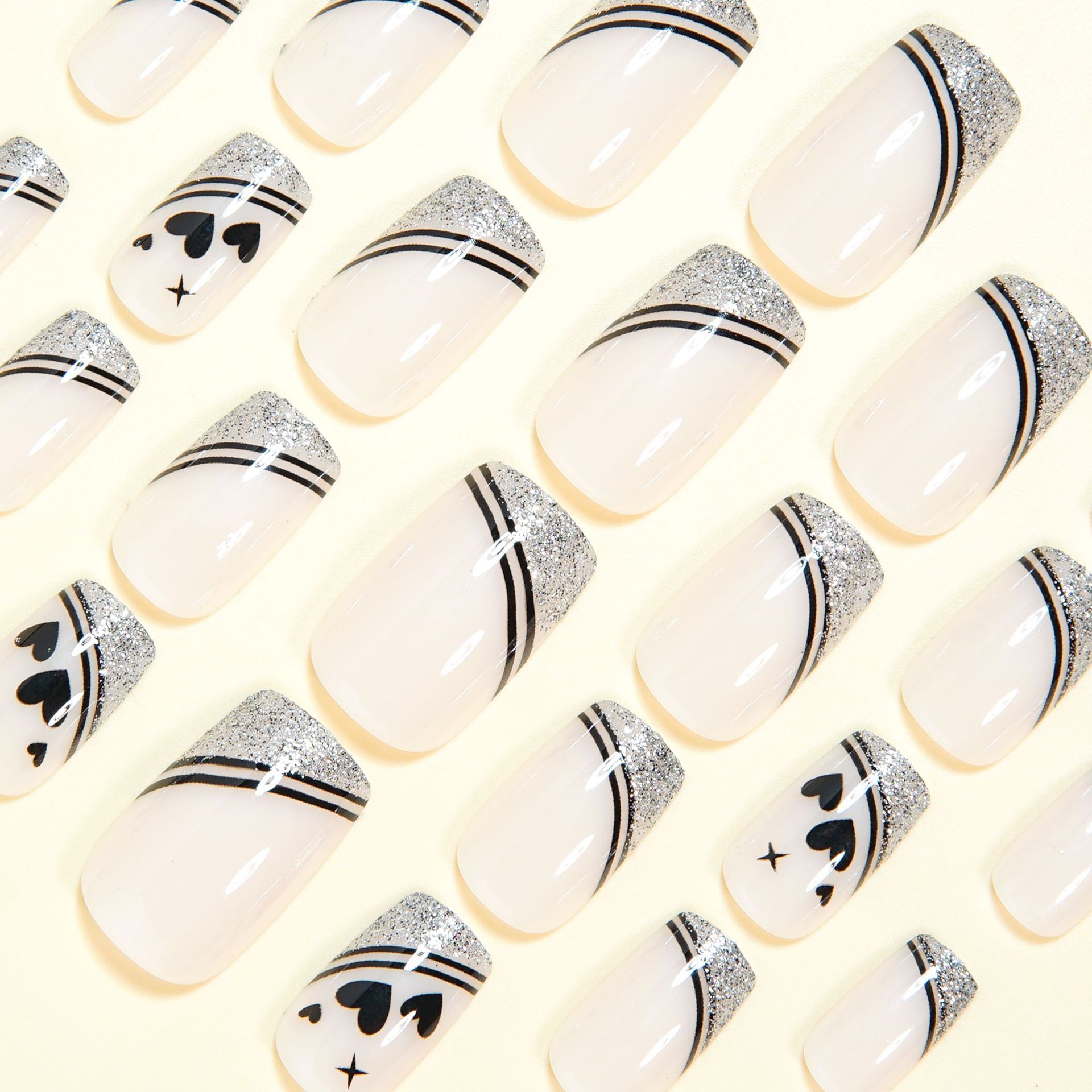 Unghie finte quadrate corte pe - Nail Art Gliter recensione e prezzo