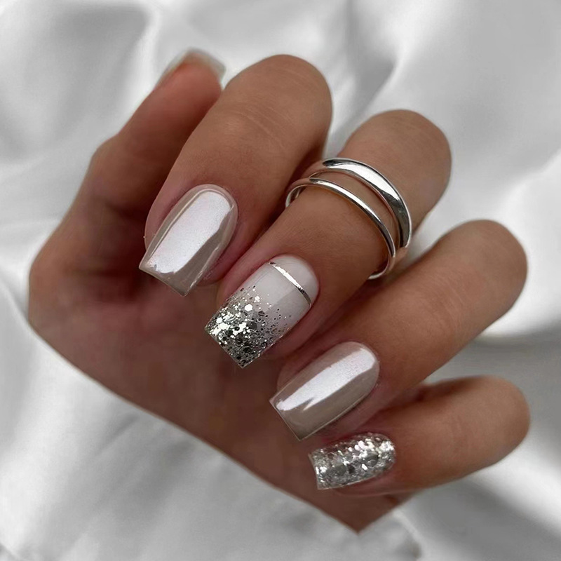 Unghie finte corte e quadrate  - Nail Art Gliter recensione e prezzo